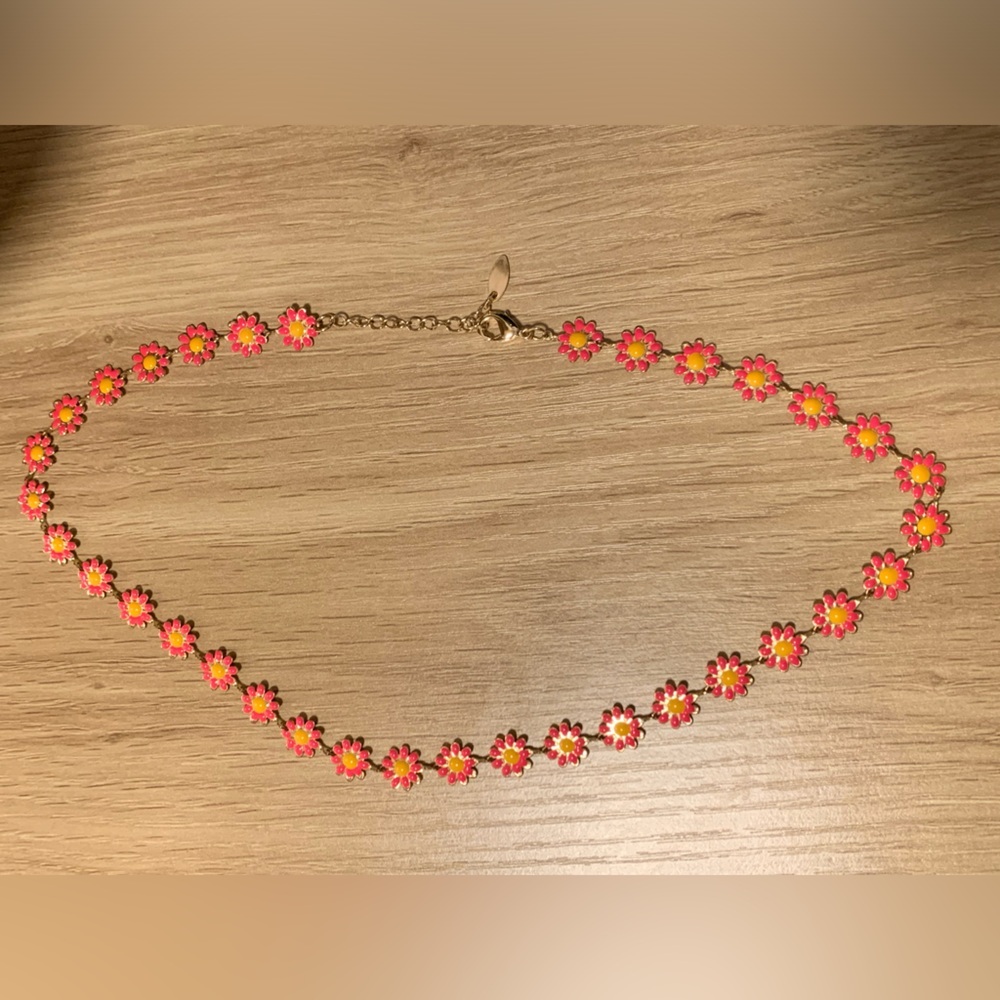 NWOT FLORAL NECKLACE PINK FLORAL GOLD TONE